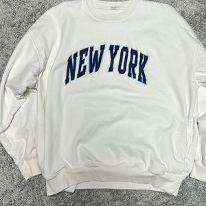 Oversized New York crewneck.